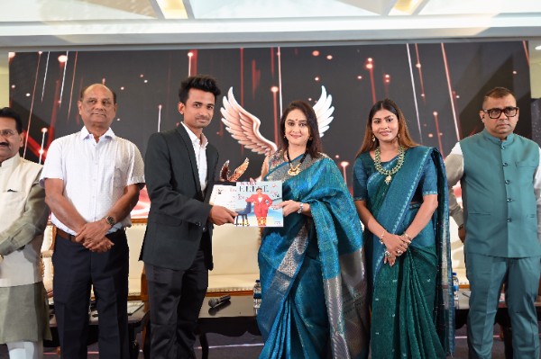 Award recognition from Minal Kulkarni
